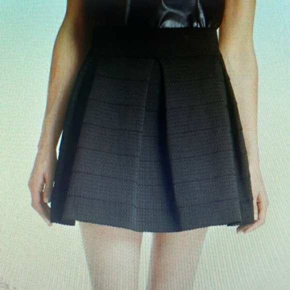Dresses & Skirts - Black Box Pleat Mini Skirt size S